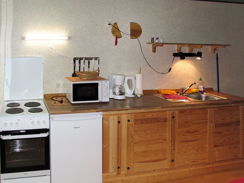 Countertop, Kitchen, Room, Furniture, Cabinetry, Property, Interior Design, Floor, House, Material Property