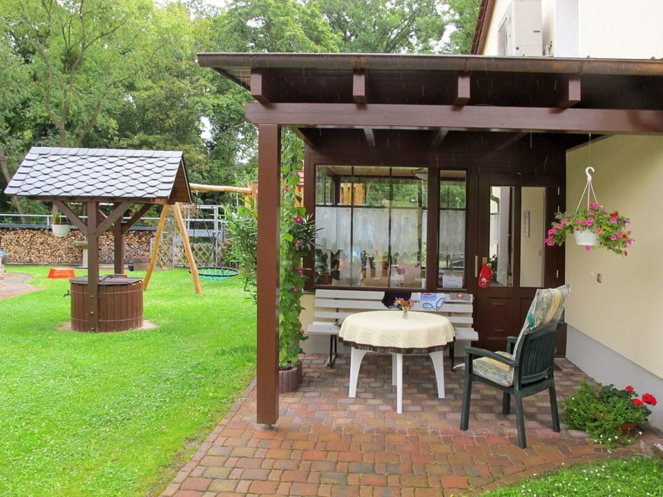 Property, Backyard, Patio, Yard, House, Building, Landscaping, Furniture, Pavilion, Table