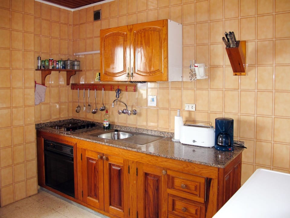 Brown, Cabinetry, Countertop, Kitchen Sink, Sink, Tap, Furniture, Property, Plumbing Fixture, Wood