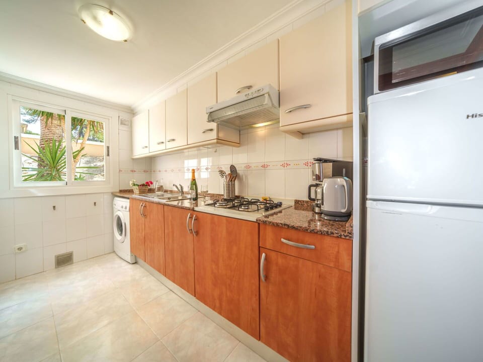 Cabinetry, Countertop, Furniture, Building, Tap, Kitchen Appliance, Kitchen, Sink, Window, Kitchen Sink