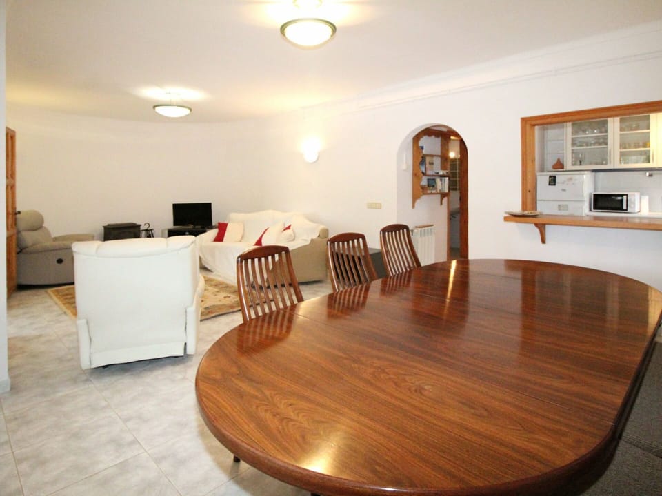 Table, Furniture, Chair, Wood, Picture Frame, Hall, Interior Design, Flooring, Floor, Kitchen & Dining Room Table