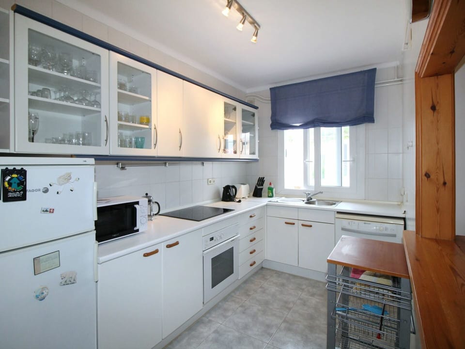 Countertop, Cabinetry, Property, Furniture, Window, Kitchen, Kitchen Stove, Drawer, Kitchen Appliance, Kitchen Sink
