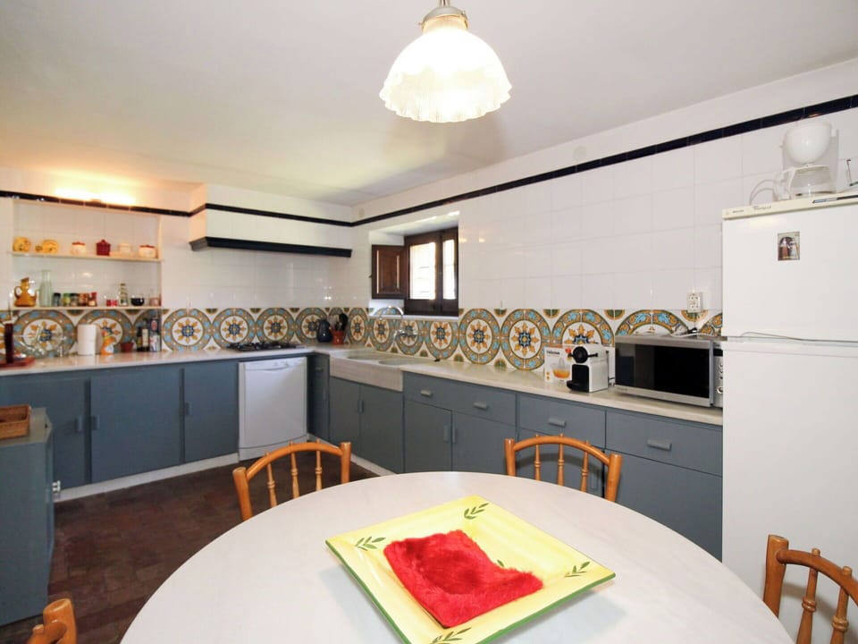 Table, Property, Cabinetry, Furniture, Chair, Kitchen, Tableware, Lighting, Interior Design, Home Appliance