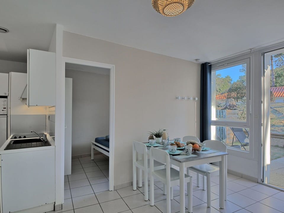 Table, Furniture, Property, Building, Interior Design, Wood, Window, Chair, House, Wall
