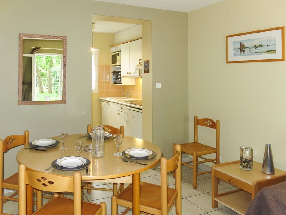 Room, Property, Furniture, Dining Room, Table, Building, Interior Design, House, Real Estate, Floor