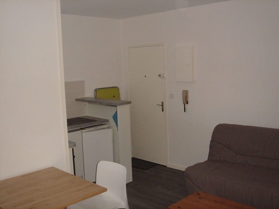 Building, Furniture, Couch, Table, Wood, Interior Design, Floor, House, Flooring, Comfort