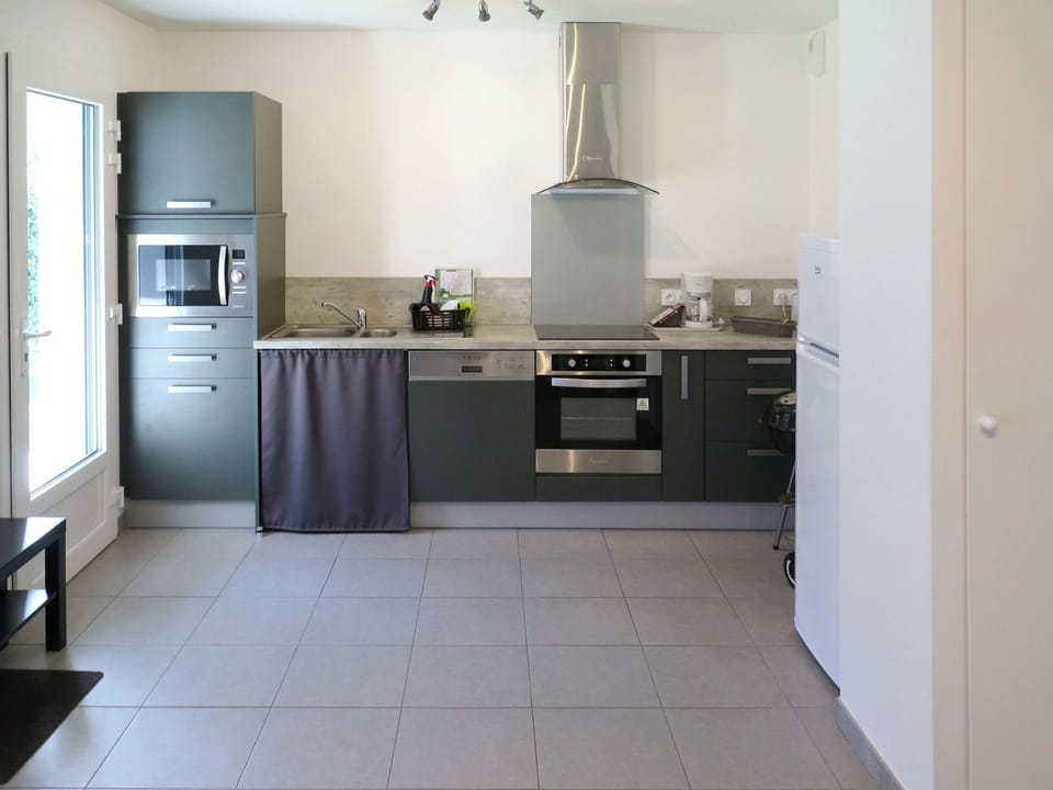 Room, Property, Floor, Kitchen, Furniture, Tile, Kitchen Stove, Cabinetry, Building, Major Appliance