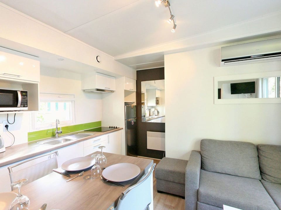 Property, Room, Bathroom, Interior Design, Building, Furniture, House, Real Estate, Floor, Sink