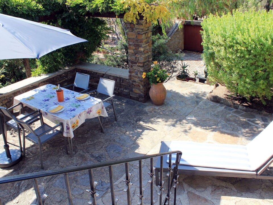 Property, Backyard, Patio, Yard, House, Flagstone, Garden, Home, Table, Furniture