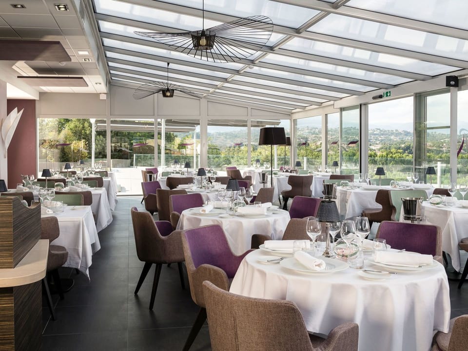 Restaurant, Function Hall, Building, Interior Design, Table, Room, Tablecloth, Ceiling, Furniture, Real Estate