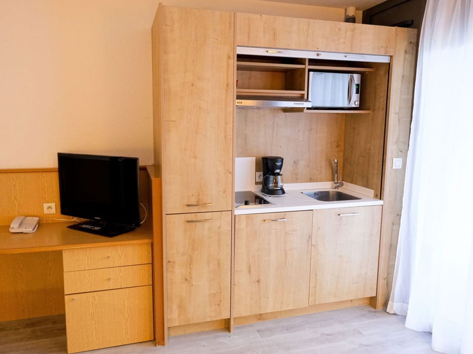 Cabinetry, Property, Building, Wood, Countertop, Floor, Flooring, Cupboard, Hardwood, Window