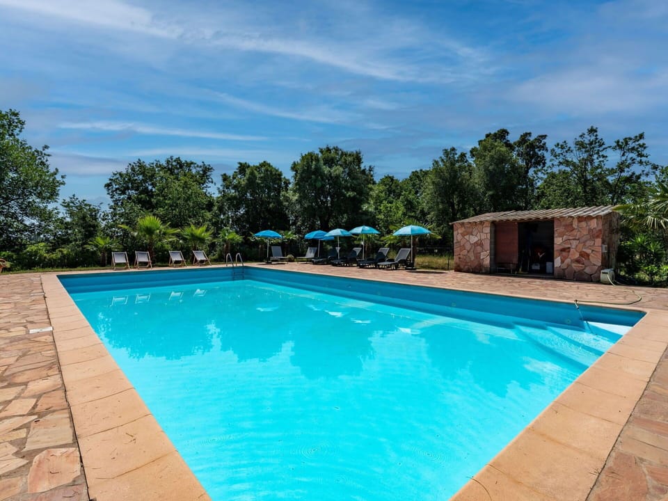 Water, Sky, Plant, Property, Cloud, Swimming Pool, Azure, Shade, Tree, Rectangle