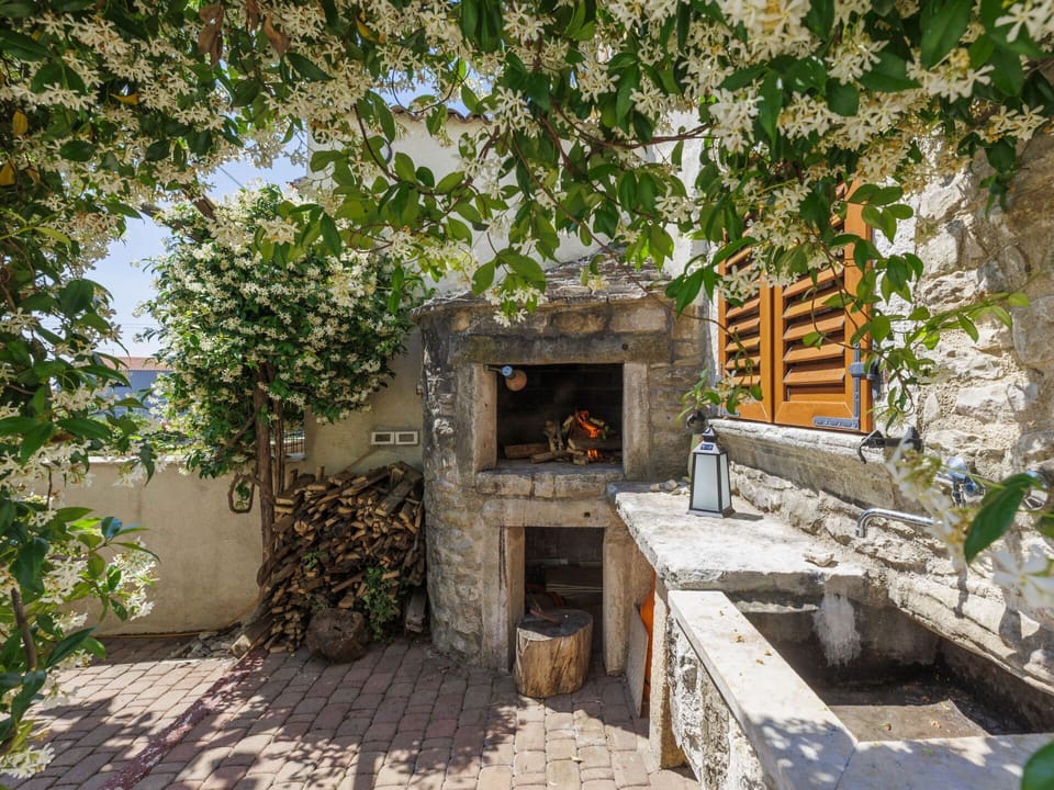Plant, Wood, Cottage, Landscape, Building, Tree, Stone Wall, Leisure, Roof, Facade