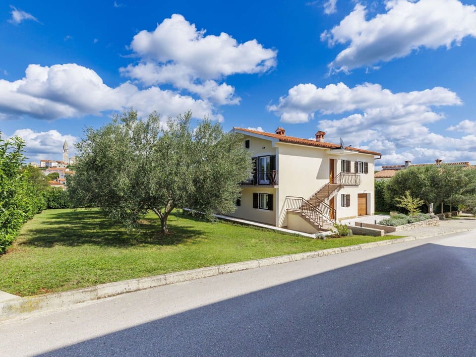 Building, Residential Area, House, Home, Neighbourhood, Architecture, Land Lot, Human Settlement, Rural Area