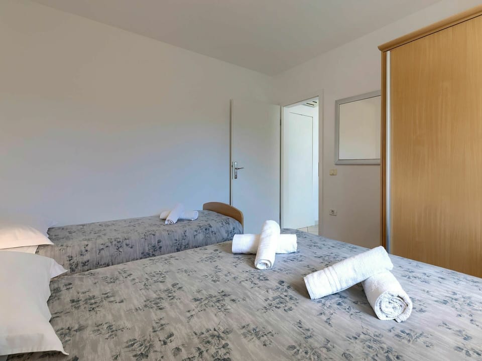 Building, Furniture, Comfort, Wood, Shade, Interior Design, Door, Flooring, House
