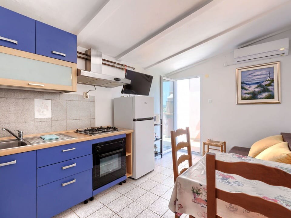 Cabinetry, Furniture, Countertop, Wood, Kitchen Stove, Drawer, Building, Kitchen, Interior Design, Flooring