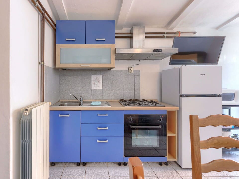 Cabinetry, Property, Furniture, Drawer, Building, Computer Desk, Interior Design, Wood, Shelving, Countertop