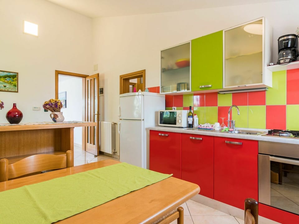 Cabinetry, Property, Furniture, Building, Drawer, Wood, Kitchen Sink, Orange, Kitchen Stove, Kitchen Appliance