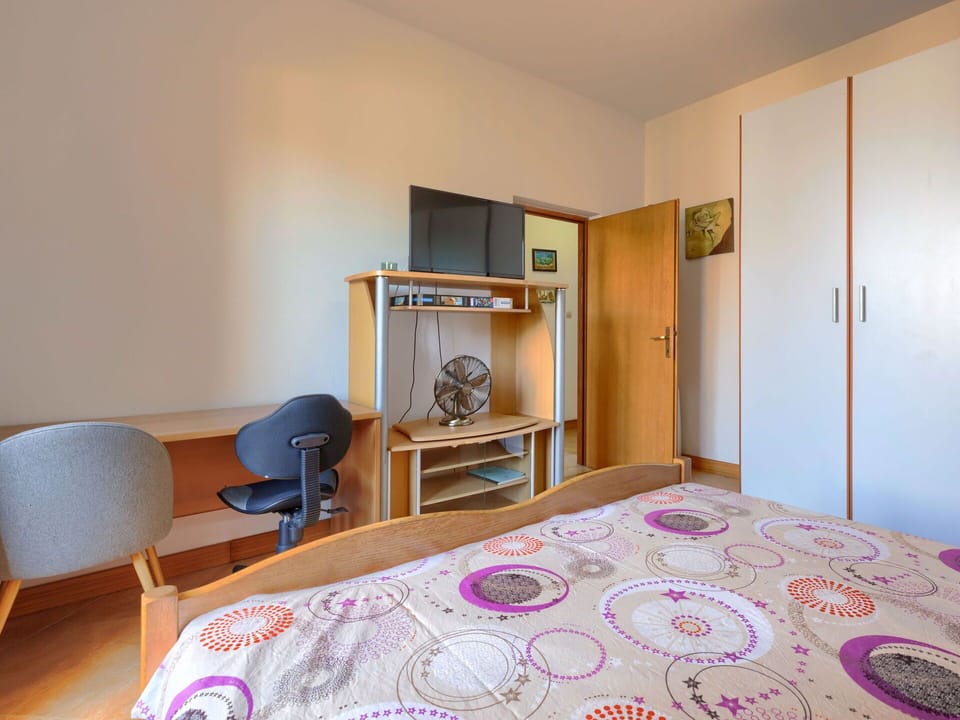 Furniture, Property, Comfort, Wood, Interior Design, Bed Frame, Flooring, Floor, Building, Wall