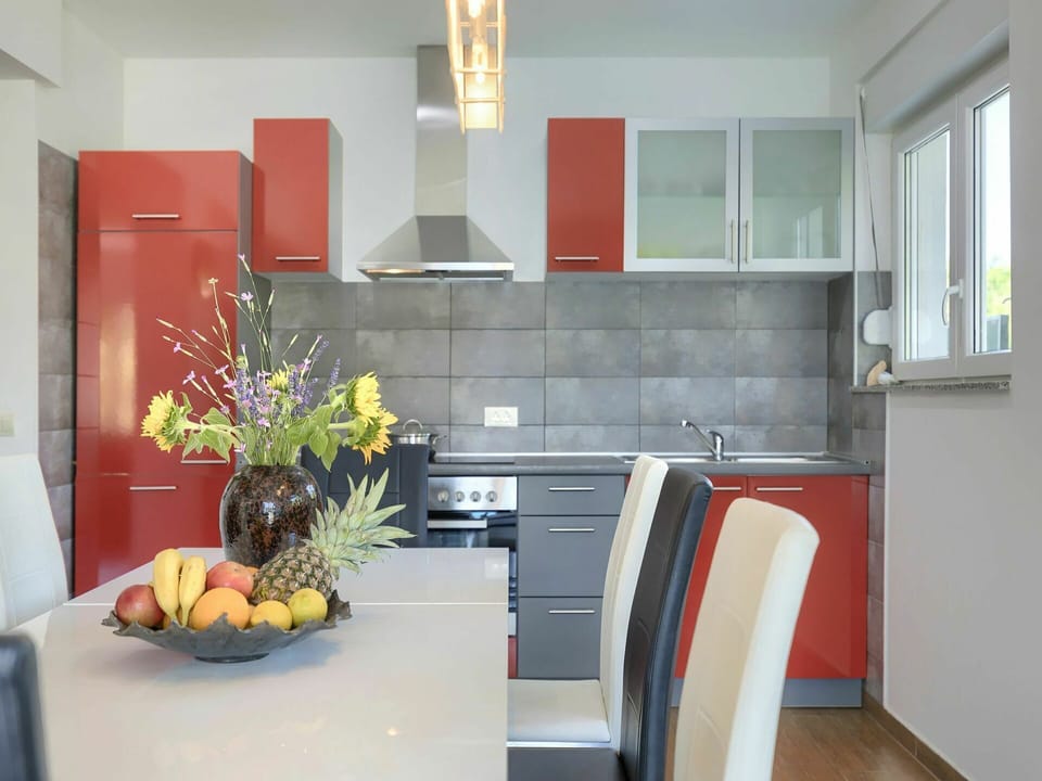 Furniture, Property, Cabinetry, Plant, Window, Building, Countertop, Table, Chair, Kitchen