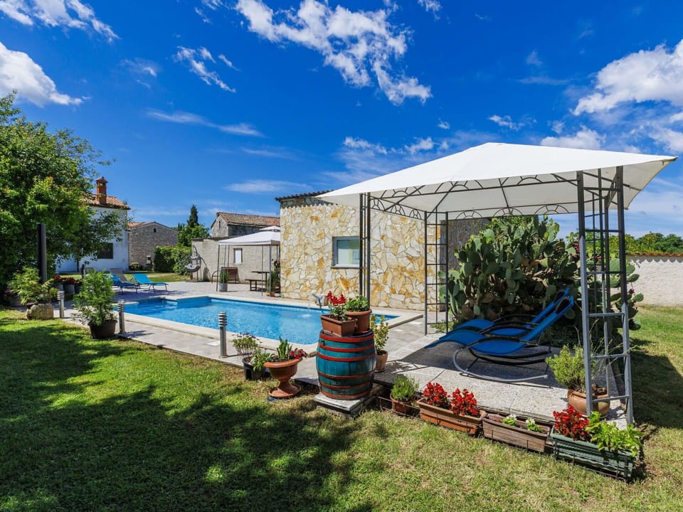 Swimming Pool, Shade, Leisure, Flagstone, Garden, Umbrella, Eco Hotel, Landscaping, Outdoor Furniture, Estate
