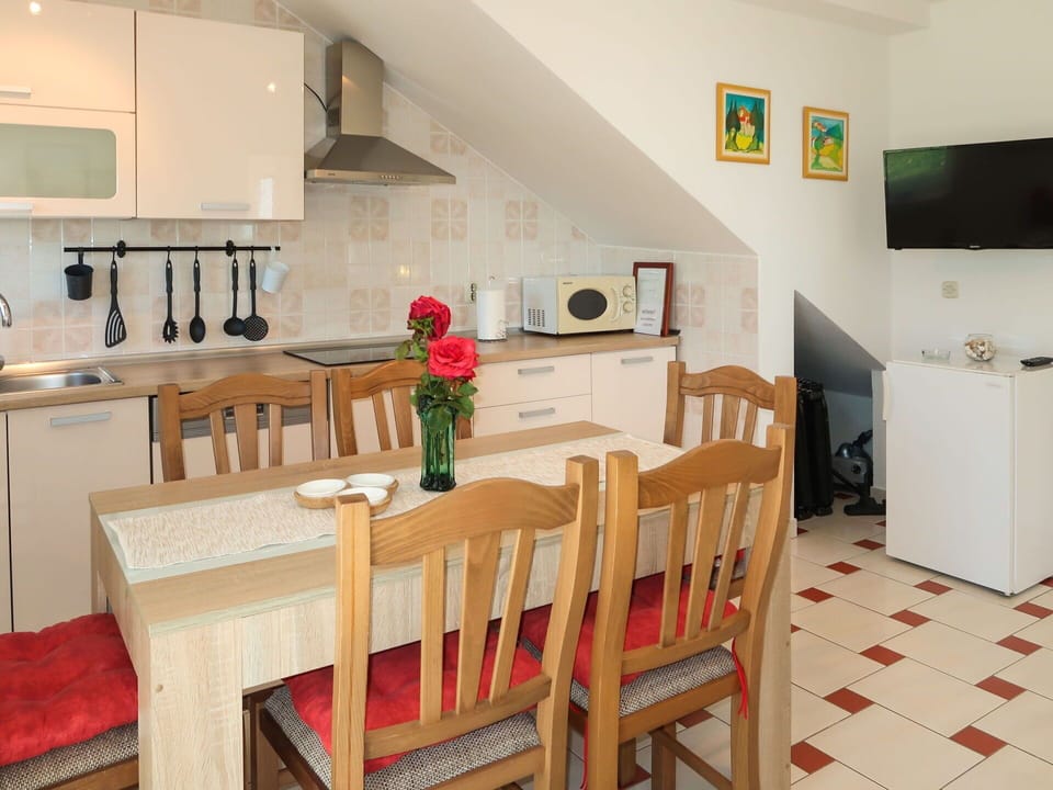 Property, Furniture, Cabinetry, Table, Countertop, Chair, Kitchen, Wood, Kitchen Appliance, Interior Design