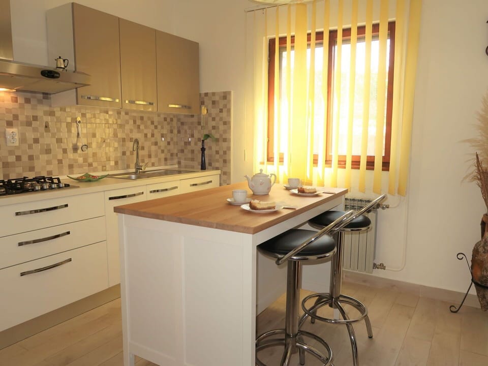 Property, Cabinetry, Table, Wood, Plant, Building, Countertop, Window, Interior Design, Floor