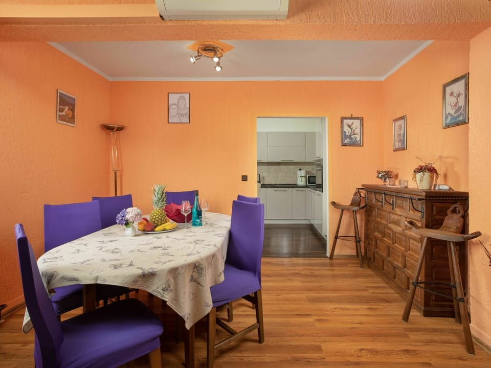 Room, Furniture, Property, Floor, Dining Room, Ceiling, Interior Design, Building, Wall, Table