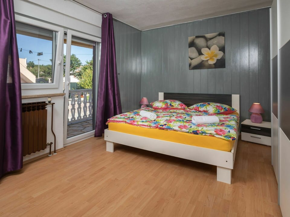 Property, Furniture, Comfort, Bed Frame, Wood, Bed, Interior Design, Architecture, Flooring, Shade