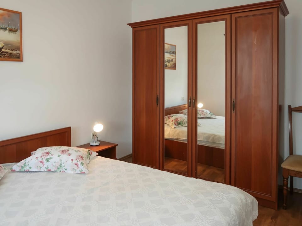 Furniture, Property, Comfort, Textile, Wood, Bed Frame, Cabinetry, Bed, Floor