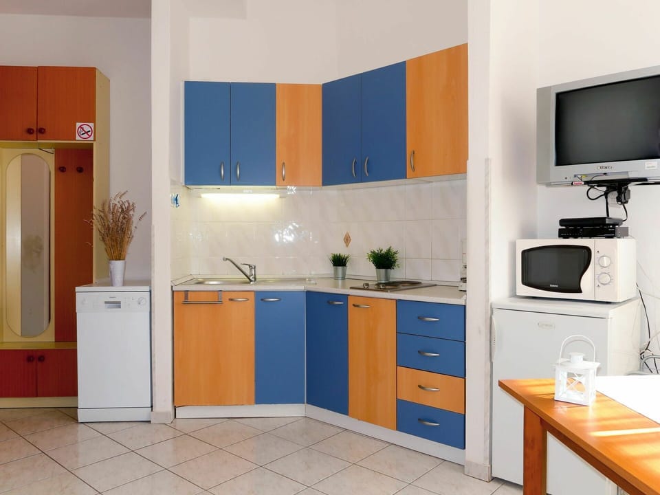 Room, Cabinetry, Orange, Furniture, Kitchen, Property, Countertop, Interior Design, Floor, Building