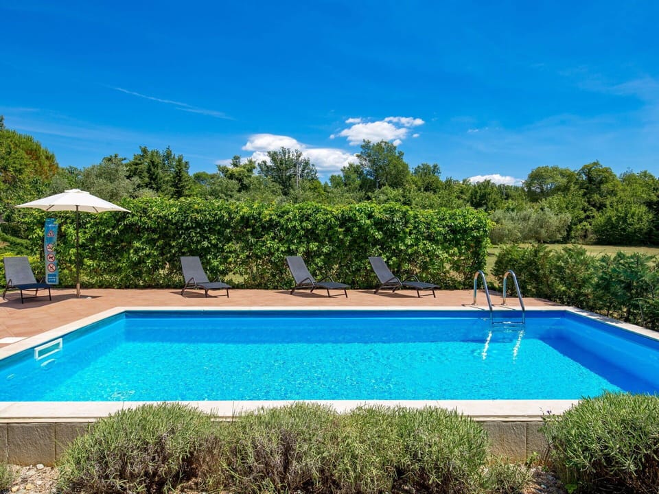 Water, Plant, Sky, Cloud, Property, Swimming Pool, Nature, Rectangle, Blue, Botany
