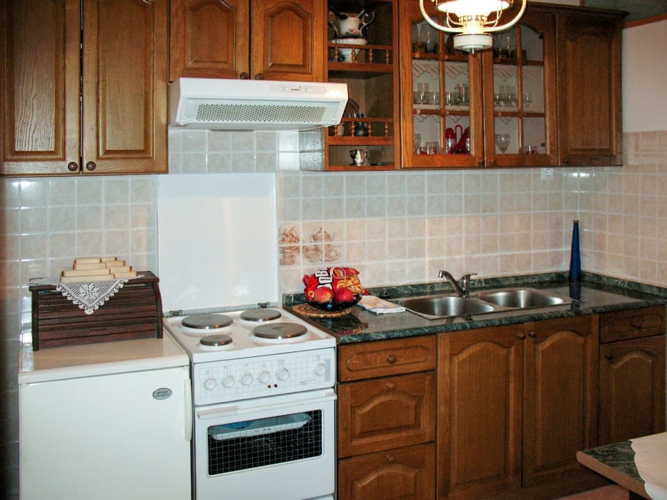 Cabinetry, Countertop, Property, Kitchen Appliance, Gas Stove, Kitchen Stove, Kitchen, Home Appliance, Cooktop, Wood