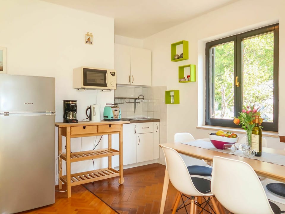 Room, Furniture, Property, Interior Design, Building, Floor, Yellow, House, Table, Kitchen