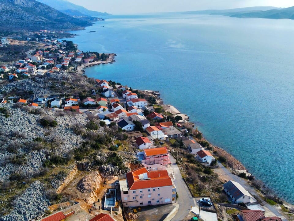 Water, Sky, Building, Azure, Blue, Coastal And Oceanic Landforms, Beach, Horizon, Urban Design