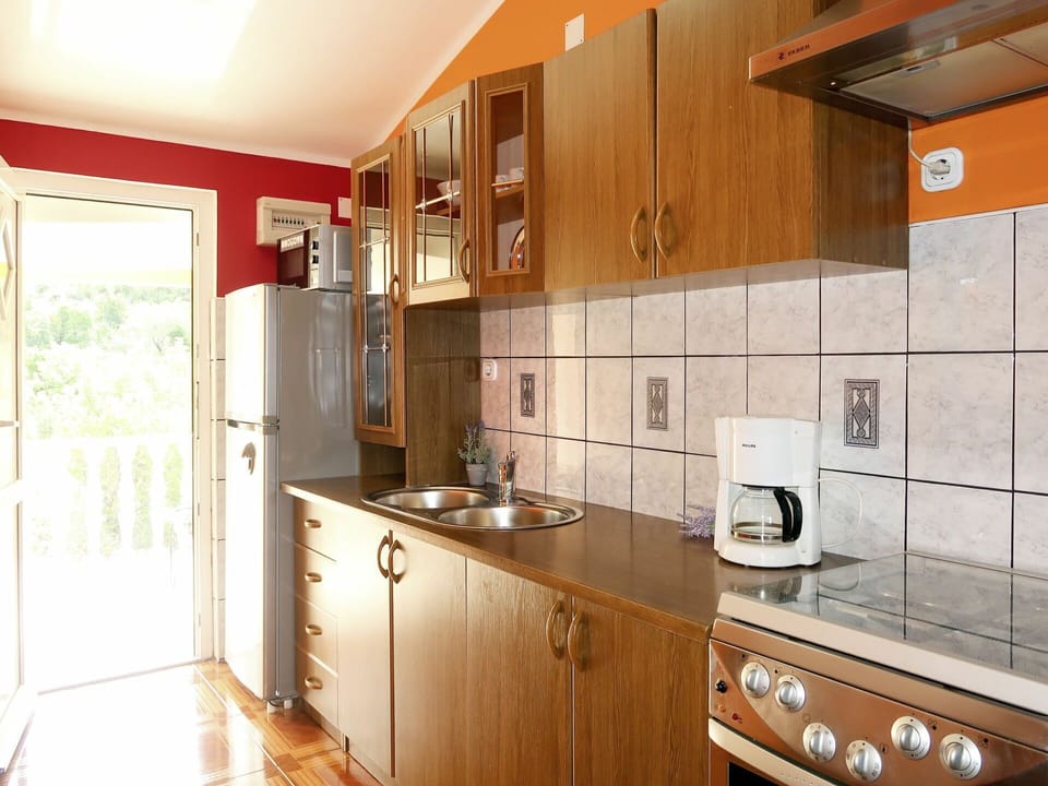 Cabinetry, Countertop, Furniture, Property, Kitchen Sink, Building, Kitchen Appliance, Kitchen, Wood, Interior Design