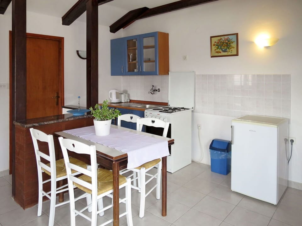 Cabinetry, Furniture, Property, Table, Countertop, Wood, Kitchen, Interior Design, Floor, Flooring