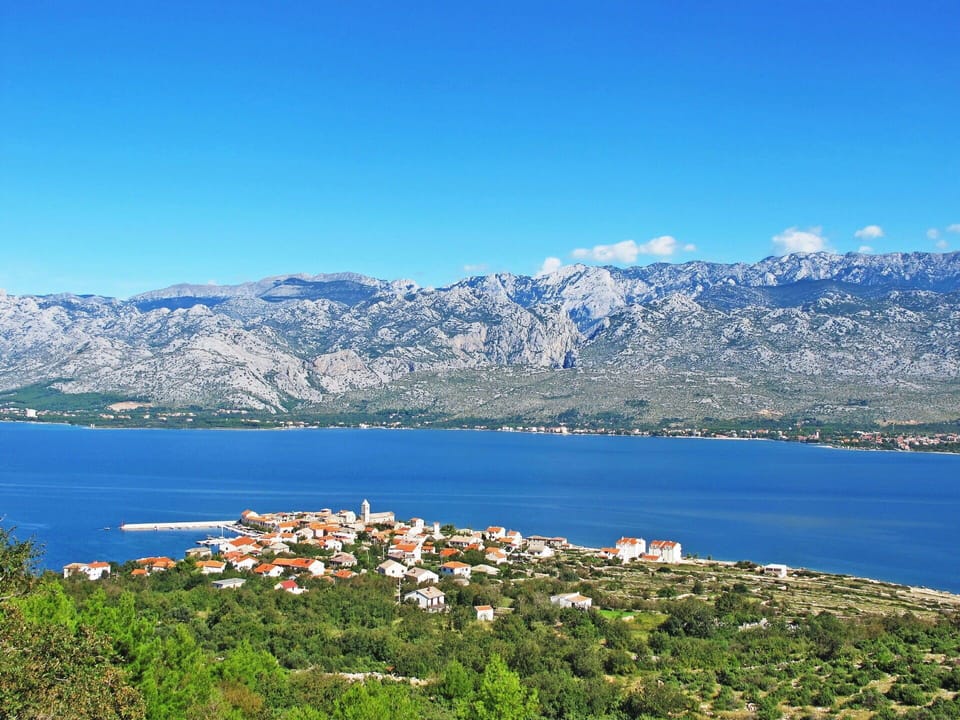 Water, Sky, Cloud, Water Resources, Azure, Tree, Natural Landscape, Beach, Coastal And Oceanic Landforms, Plant