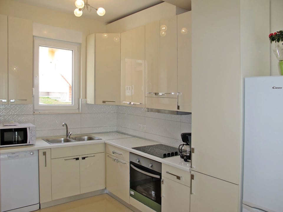 Room, Property, Cabinetry, Furniture, Kitchen, Sink, Interior Design, Countertop, Building, Major Appliance