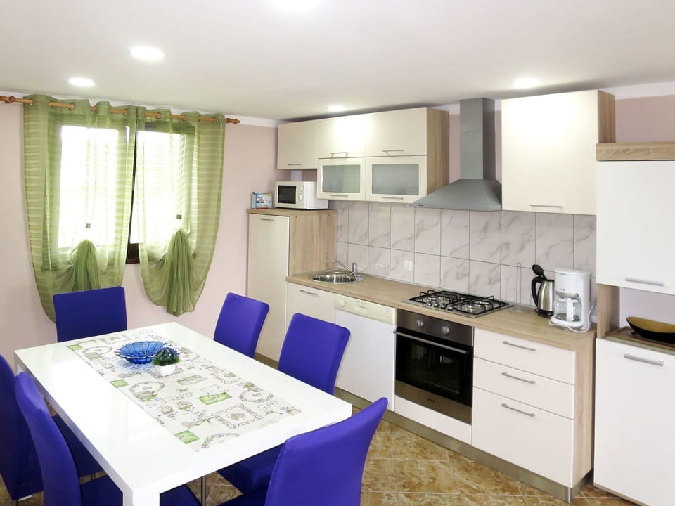 Room, Furniture, Property, Interior Design, Kitchen, Building, Cabinetry, Countertop, House, Floor