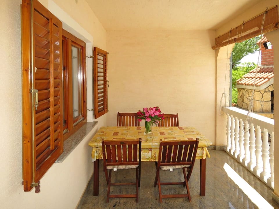 Room, Property, Furniture, Dining Room, Building, House, Interior Design, Ceiling, Floor, Real Estate