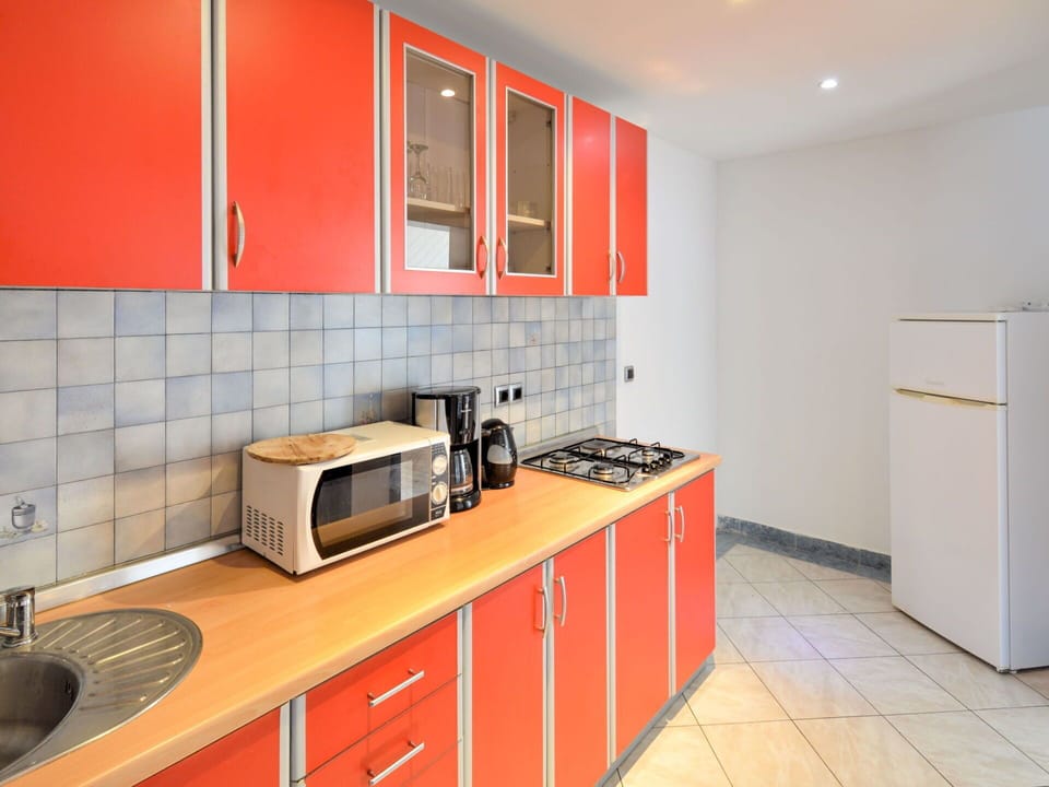 Cabinetry, Property, Countertop, Furniture, Building, Sink, Wood, Kitchen Stove, Kitchen, Drawer