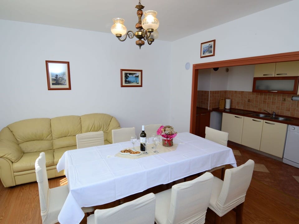 Sky, Mountain, Plant, Plant Community, Tree, Natural Environment, Larch, Natural Landscape, Highland, Slope