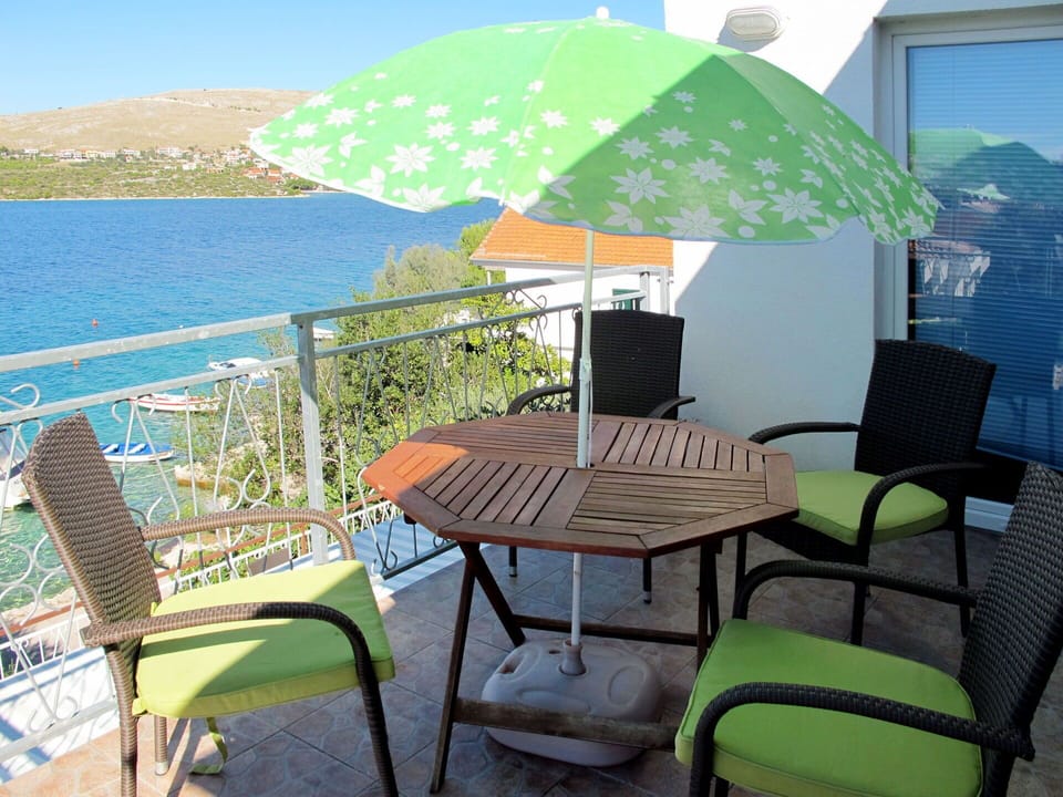 Furniture, Property, Table, Green, Patio, Outdoor Table, Umbrella, Room, Outdoor Furniture, Shade