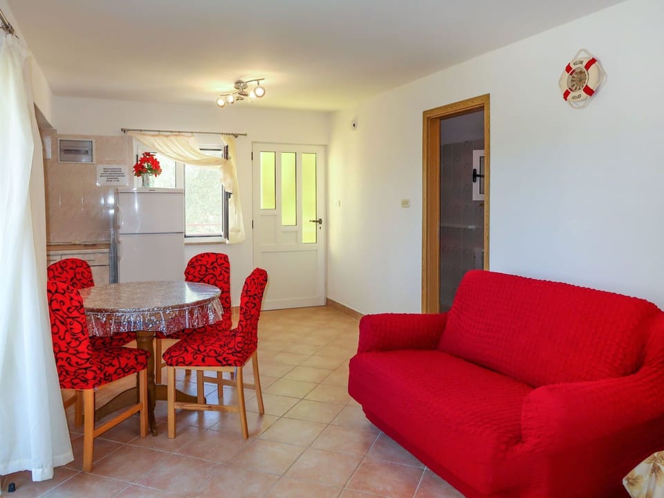 Room, Property, Furniture, Red, Living Room, Building, Interior Design, House, Floor, Table