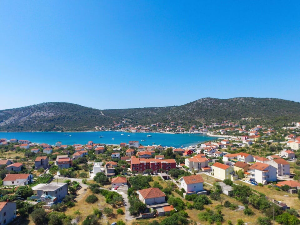 Sky, Town, Residential Area, Human Settlement, Coast, City, Sea, Urban Area, Hill, Suburb