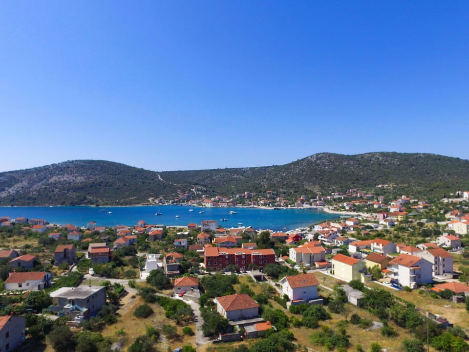 Sky, Water, Building, Mountain, Azure, Highland, Coastal And Oceanic Landforms, Lake, Tree, Landscape