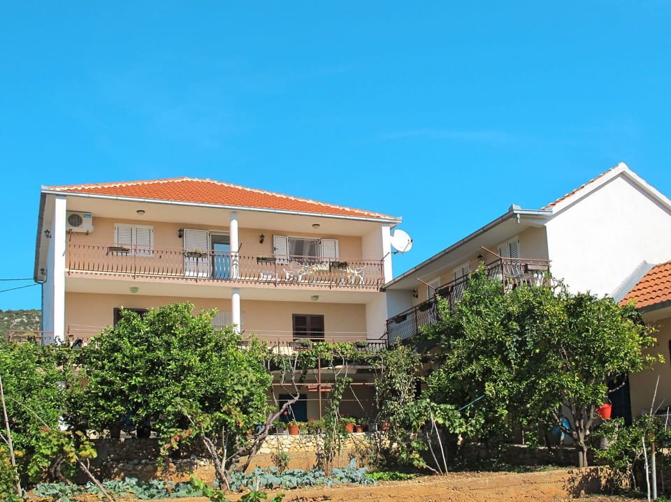 Property, House, Home, Residential Area, Building, Real Estate, Neighbourhood, Architecture, Apartment, Sky