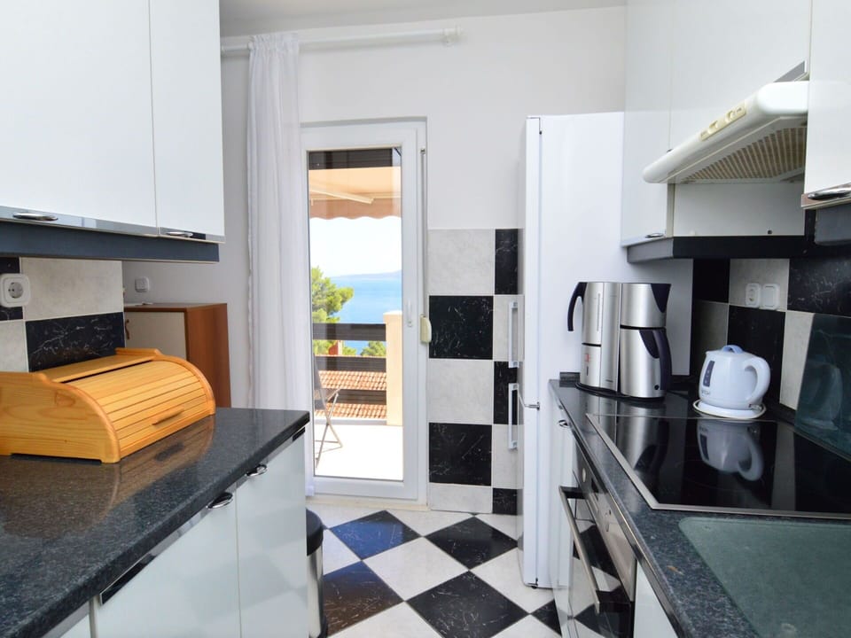Countertop, Cabinetry, Furniture, Kitchen, Shelving, Wood, Living Room, Interior Design, Flooring, Floor
