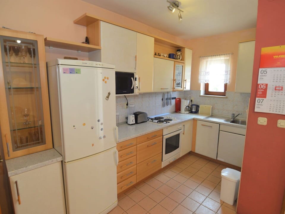 Cabinetry, Countertop, Furniture, Kitchen Sink, Home Appliance, Kitchen Appliance, Kitchen, Ceiling Fan, Sink, Building